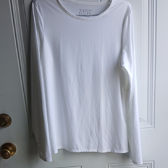 Elegant White Long Sleeve Women's Top - Picture 2 of 5